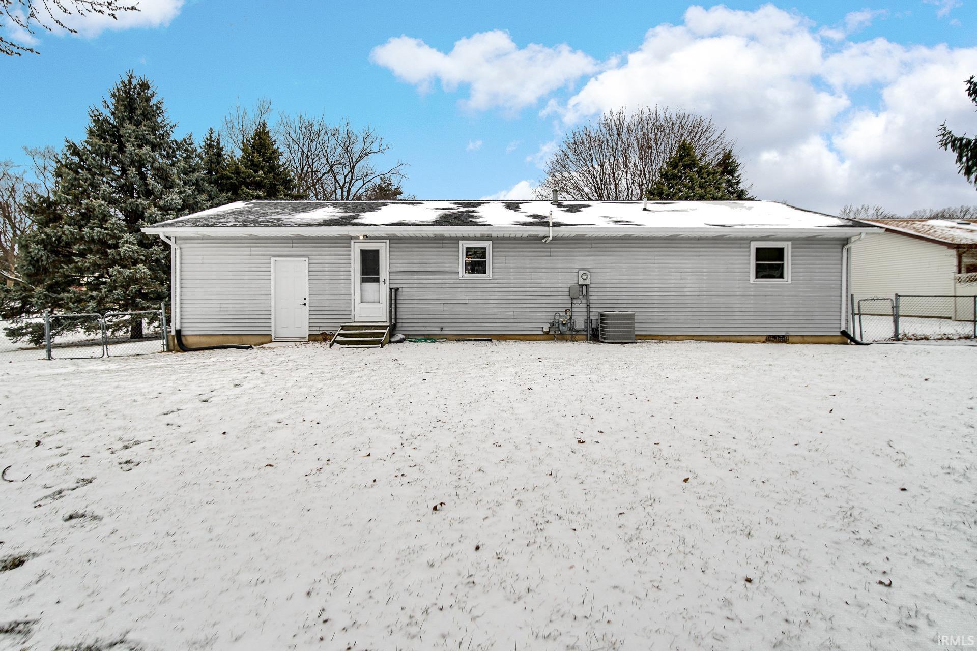 945 West Sanford Drive Rochester, IN 46975 - Photo 11 of 17