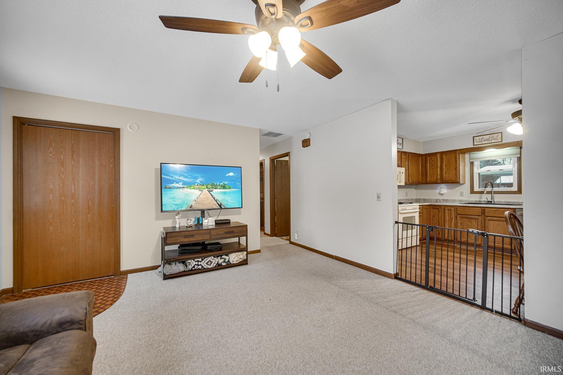 945 West Sanford Drive Rochester, IN 46975 - Photo 3 of 17