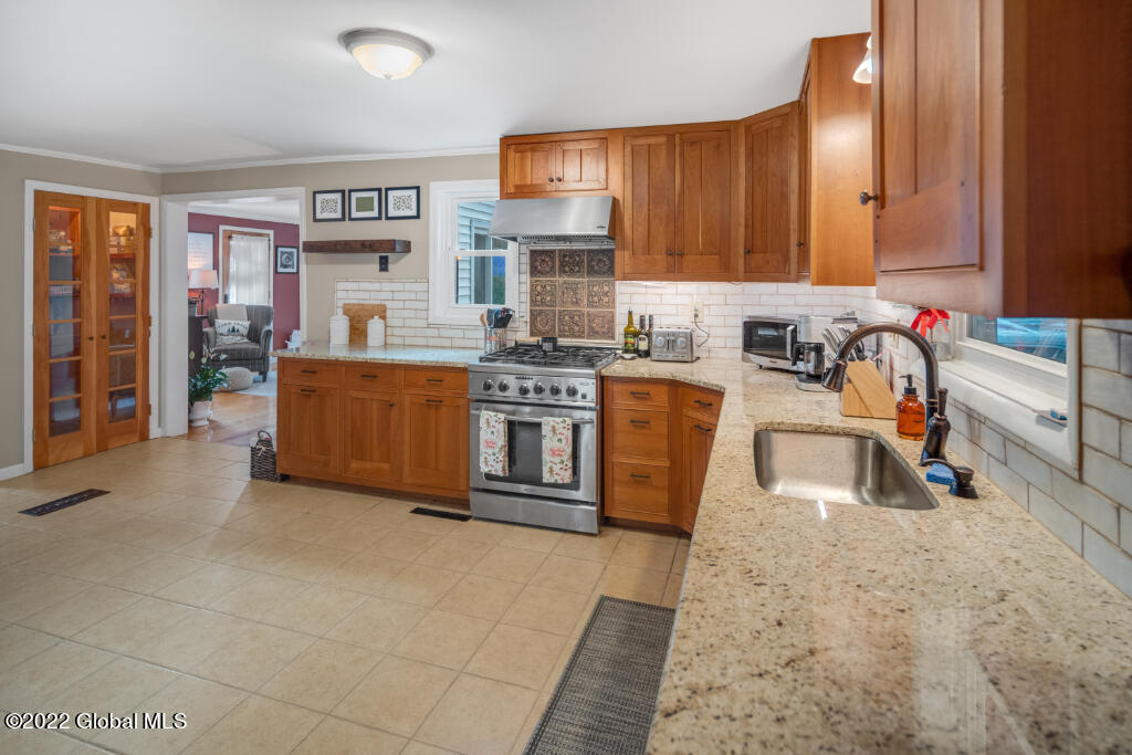 103 Beach Road Halfmoon, NY 12065 - Photo 3 of 25 Interior 09