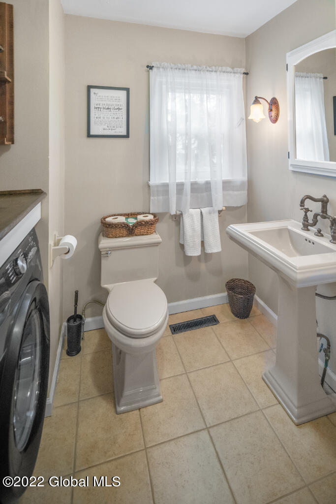 103 Beach Road Halfmoon, NY 12065 - Photo 9 of 25 Interior 05