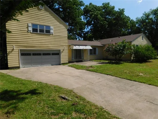 $205,000 | 529 Hobson Place, Pittsburg, KS 66762