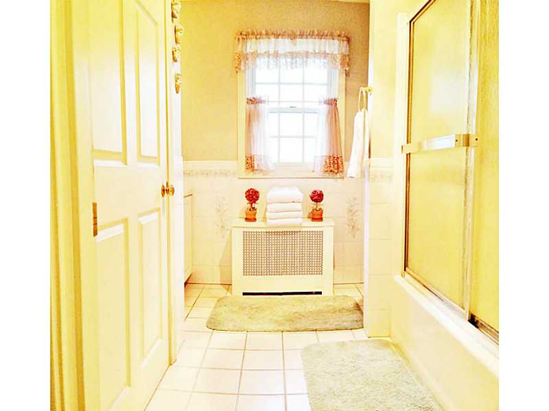 771 Post Road South Kingstown, RI 02879 - Photo 15 of 25 Bathroom.