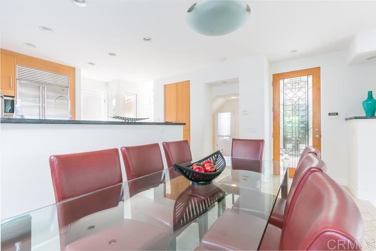 1407 Ocean Avenue Del Mar, CA 92014 - Photo 6 of 9 a living room with furniture