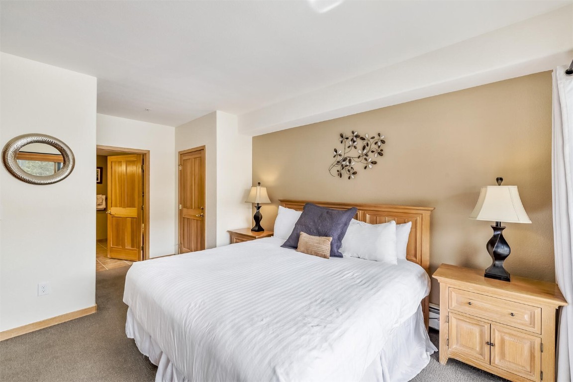 23110 Highway 6, Unit 5015 Keystone, CO 80435 - Photo 14 of 32 a bedroom with a bed and a window