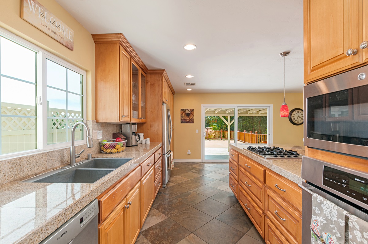 13813 Otis Place Poway, CA 92064 - Photo 3 of 25