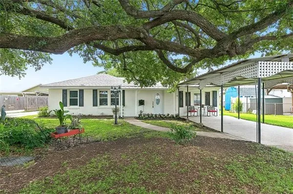 $260,000 | 203 Broad Street, Belle Chasse, LA 70037