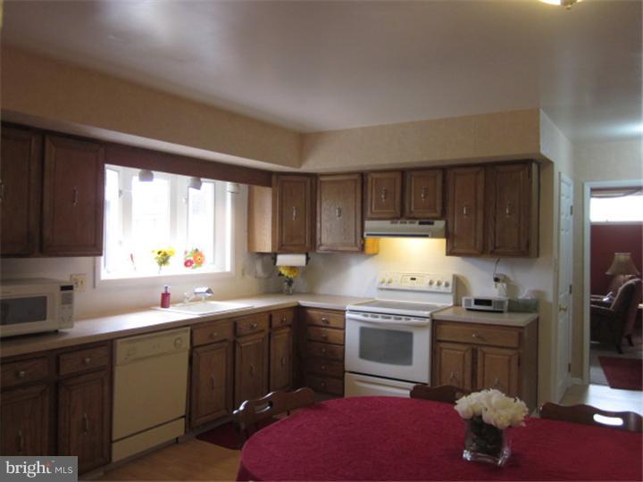 507 Rohach Road Aston, PA 19014 - Photo 5 of 23 Kitchen