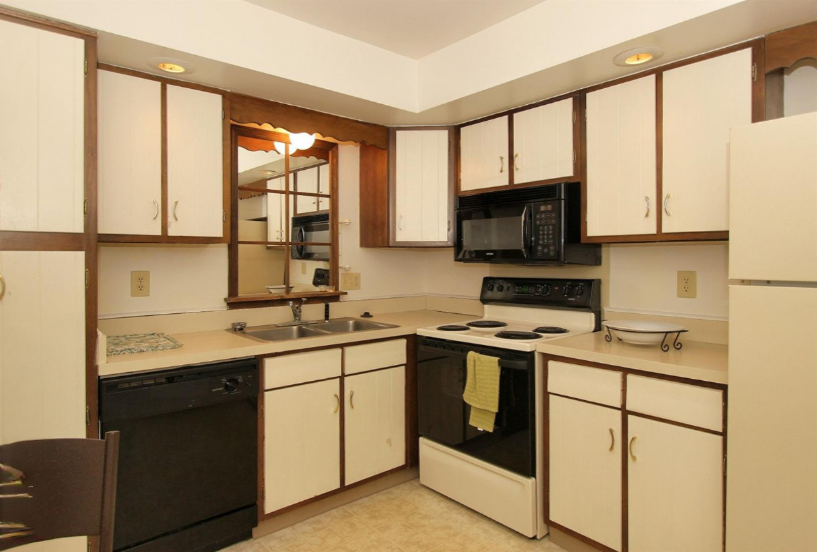 6714 Cascade Road Southeast, Unit 33 Grand Rapids, MI 49546 - Photo 11 of 12 Cascade Condo 9.jpg
