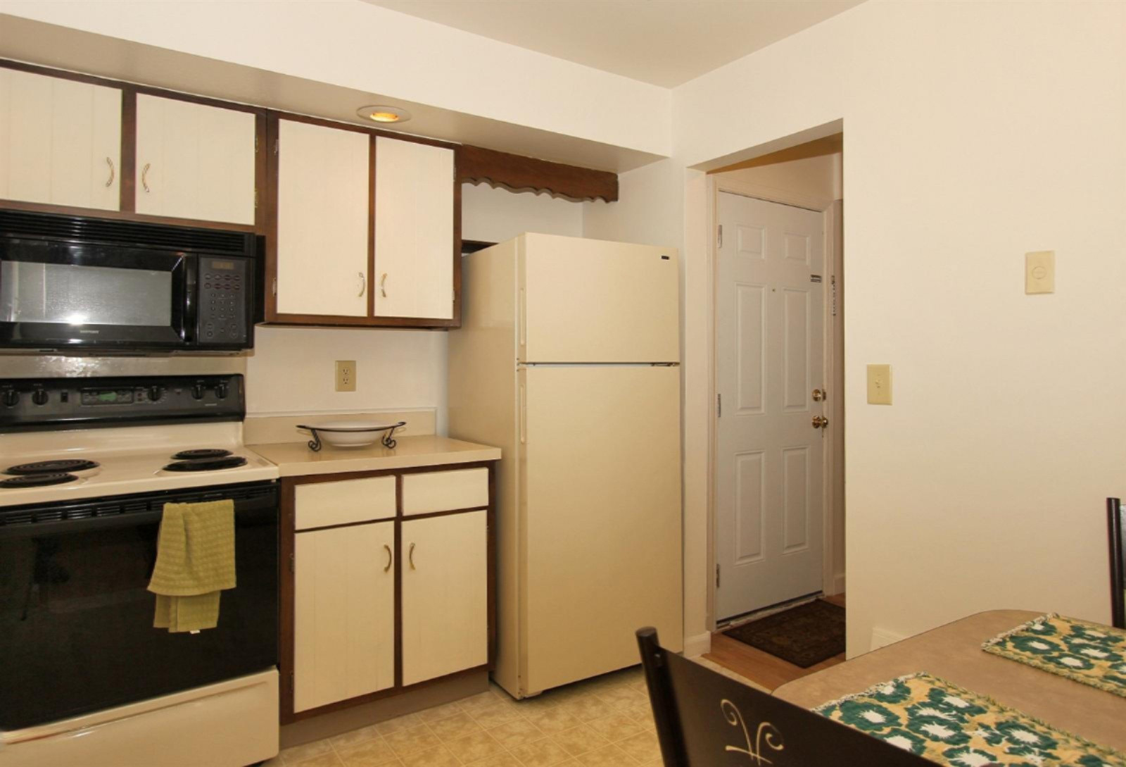 6714 Cascade Road Southeast, Unit 33 Grand Rapids, MI 49546 - Photo 9 of 12 Cascade Condo 11.jpg