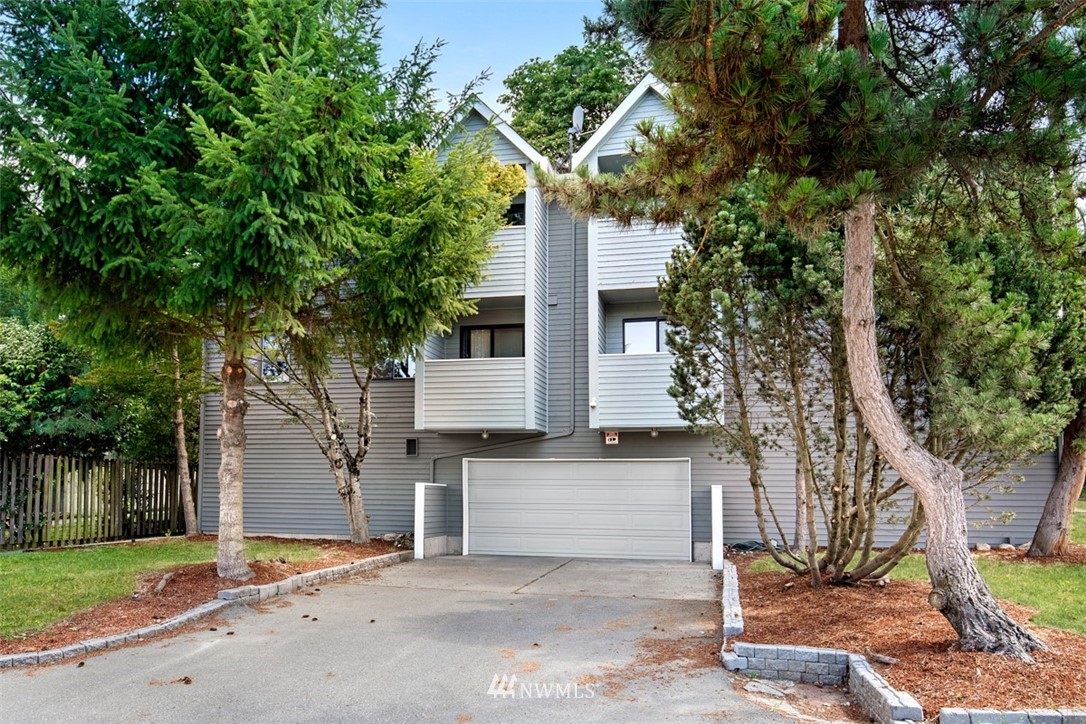 1300 North 107th Street Seattle, WA 98133 - Photo 4 of 20 a house view with a outdoor space