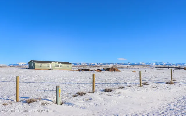$650,000 | 75 Forty Rod Road, Pinedale, WY 82941