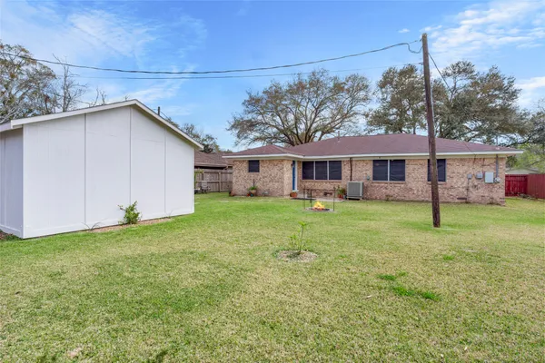 a view of a house with a backyard