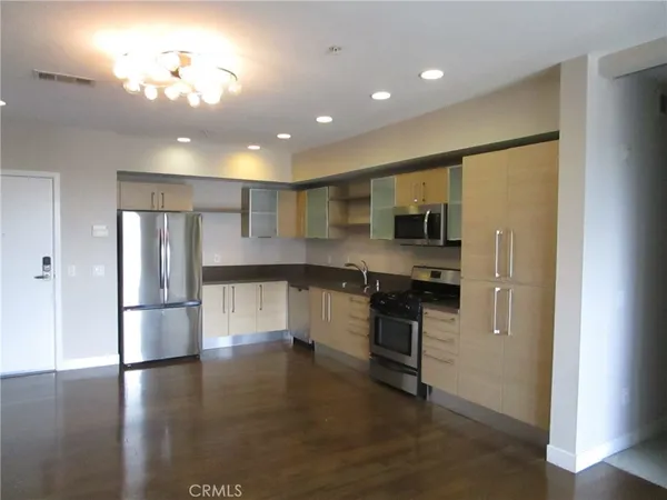 $2,700 | 1234 Wilshire Boulevard, Unit 509, Los Angeles, CA 90017