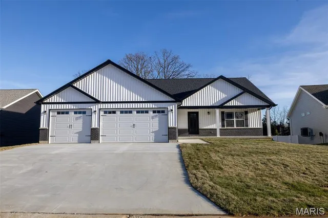 $444,000 | 530 Hickory Knoll Drive, Troy, MO 63379