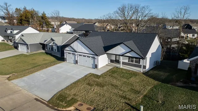 $438,900 | 530 Hickory Knoll Drive, Troy, MO 63379