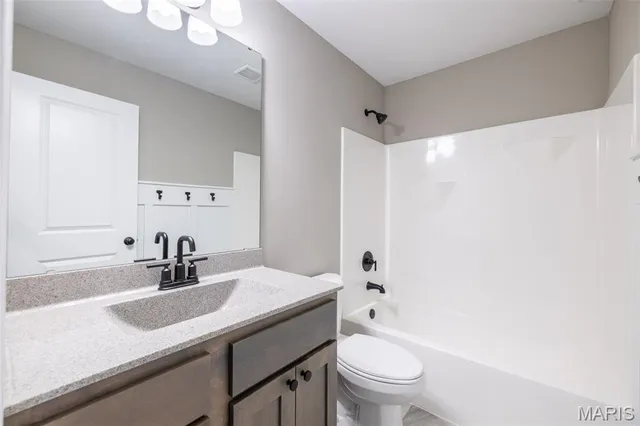 $438,900 | 530 Hickory Knoll Drive, Troy, MO 63379