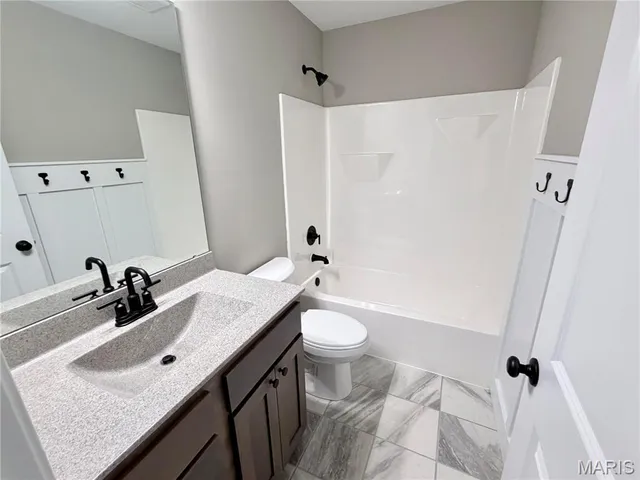 $438,900 | 530 Hickory Knoll Drive, Troy, MO 63379