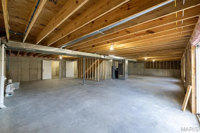 $438,900 | 530 Hickory Knoll Drive, Troy, MO 63379