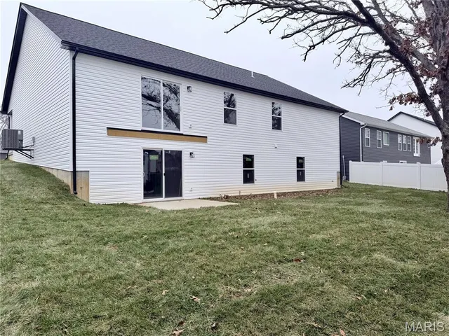 $438,900 | 530 Hickory Knoll Drive, Troy, MO 63379