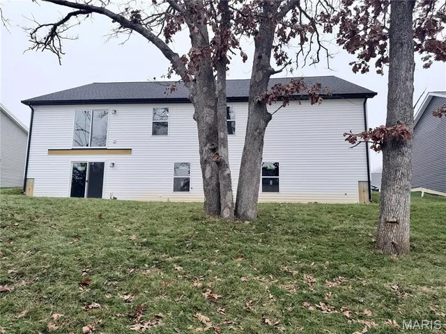 $438,900 | 530 Hickory Knoll Drive, Troy, MO 63379