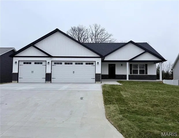 $438,900 | 530 Hickory Knoll Drive, Troy, MO 63379