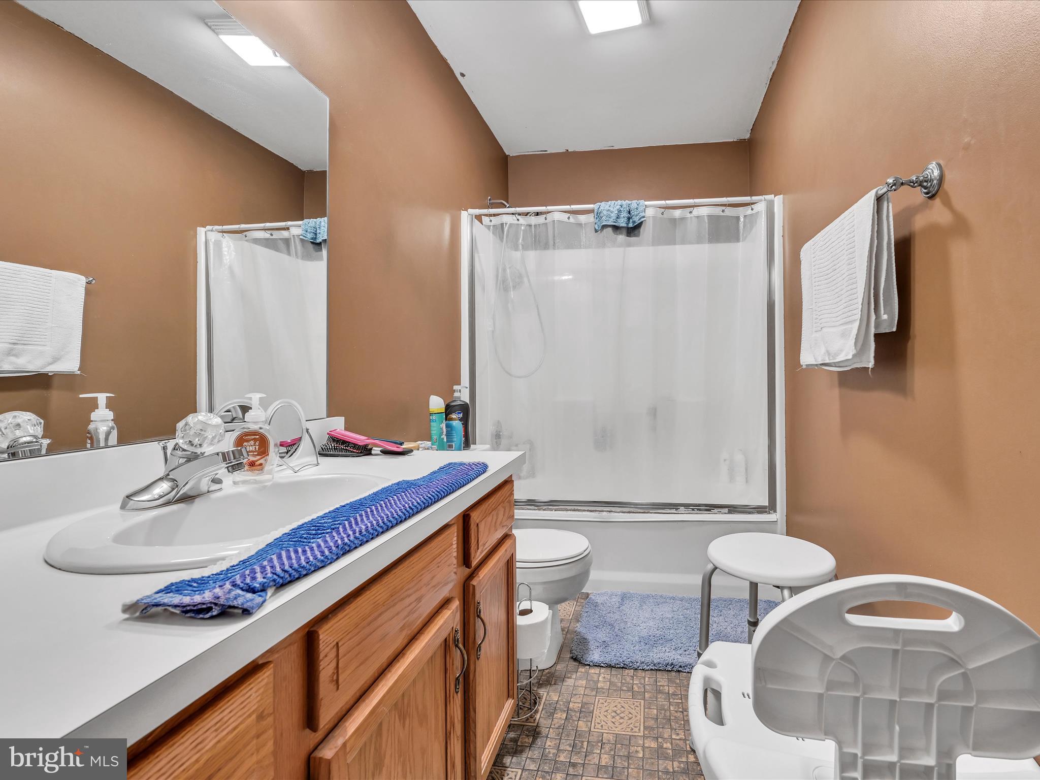 278 Point Circle York, PA 17406 - Photo 15 of 27 Full Bathroom