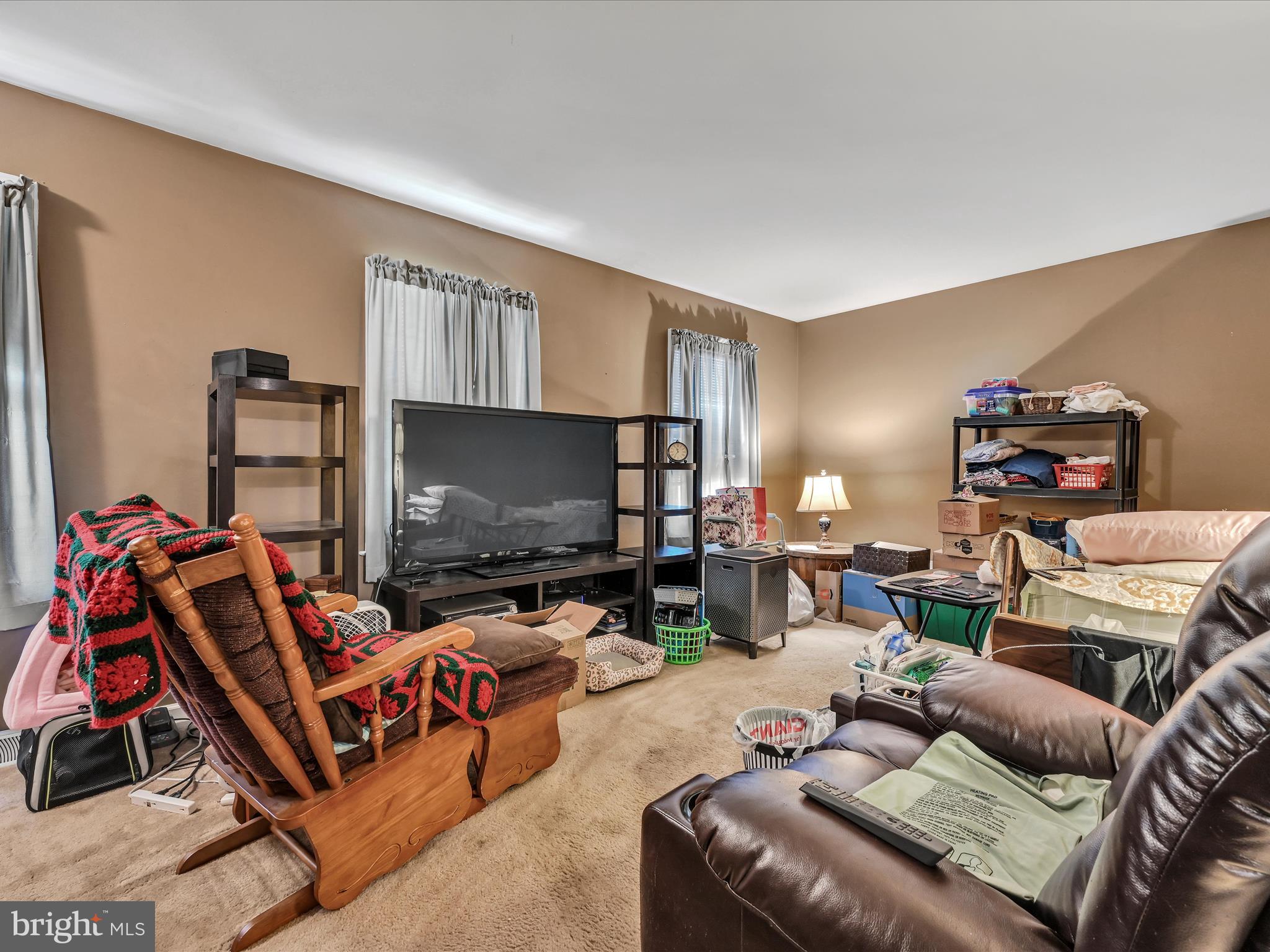278 Point Circle York, PA 17406 - Photo 3 of 27 Living Room a