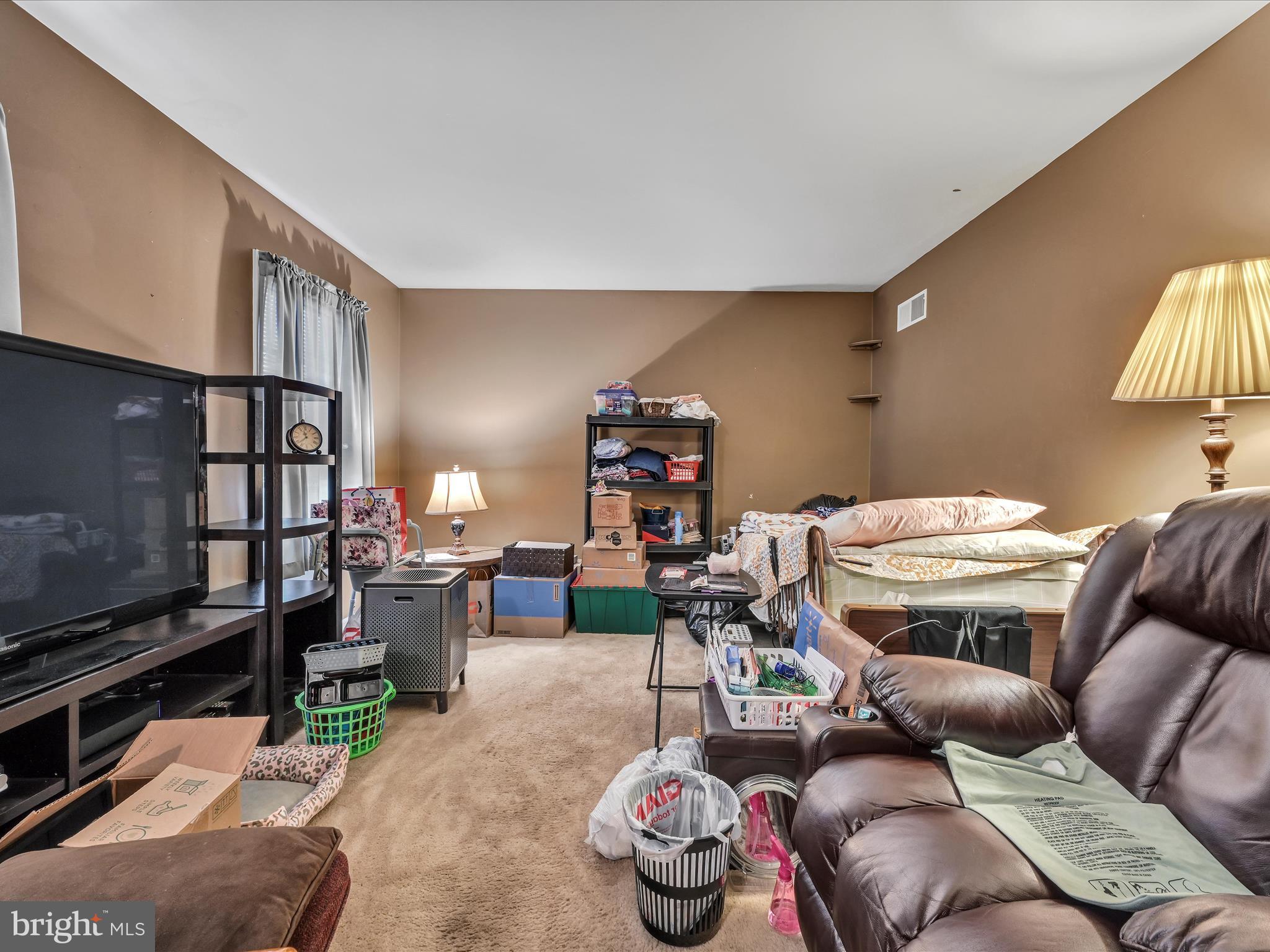 278 Point Circle York, PA 17406 - Photo 5 of 27 Living Room c