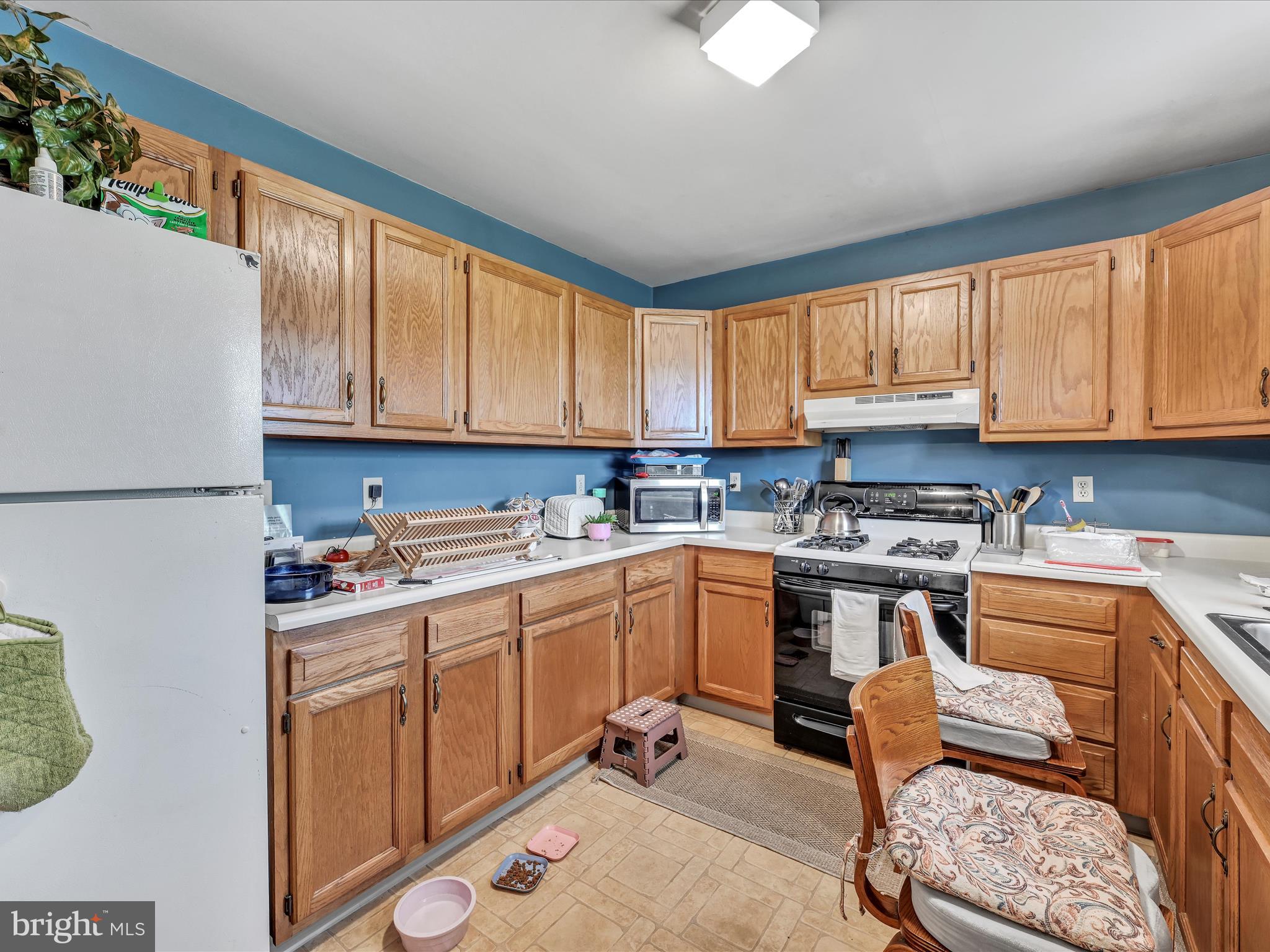 278 Point Circle York, PA 17406 - Photo 6 of 27 Kitchen a