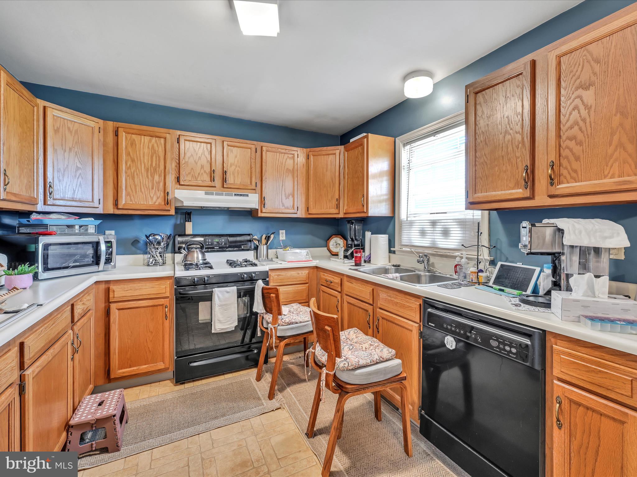 278 Point Circle York, PA 17406 - Photo 7 of 27 Kitchen b