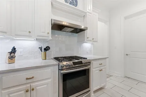 $865,000 | 5847 Lakeview Lane, Lake Charles, LA 70605