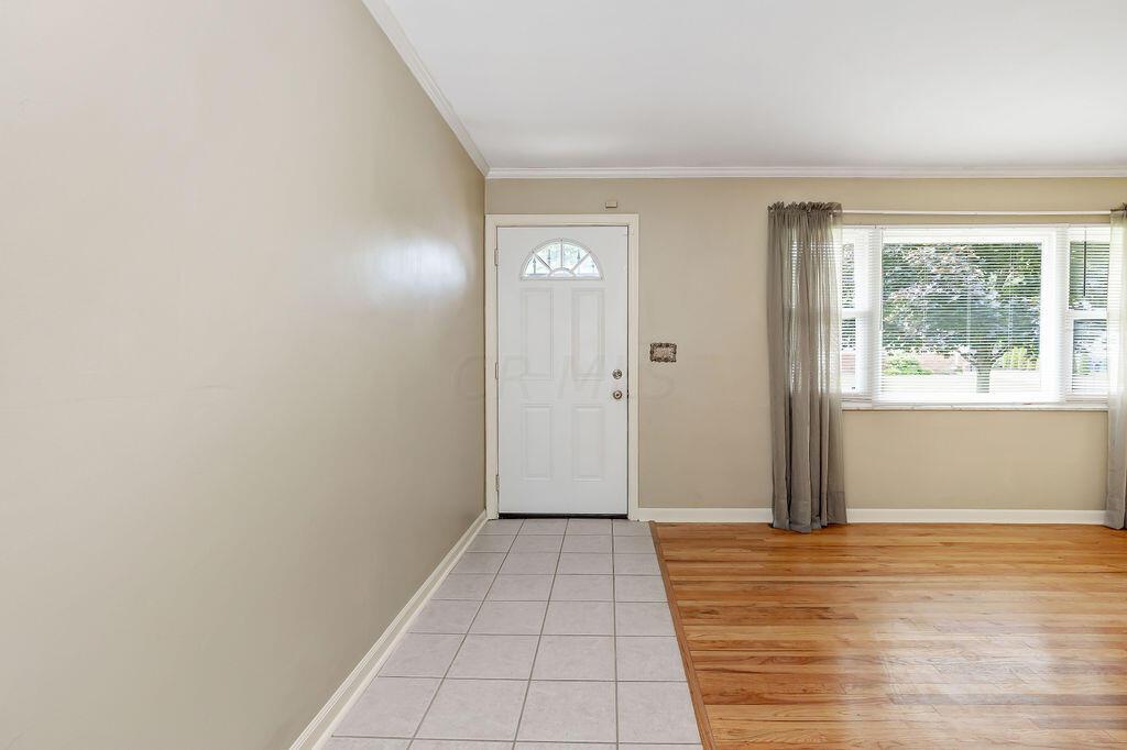 918 Farnham Road Columbus, OH 43220 - Photo 5 of 77 Entry Way