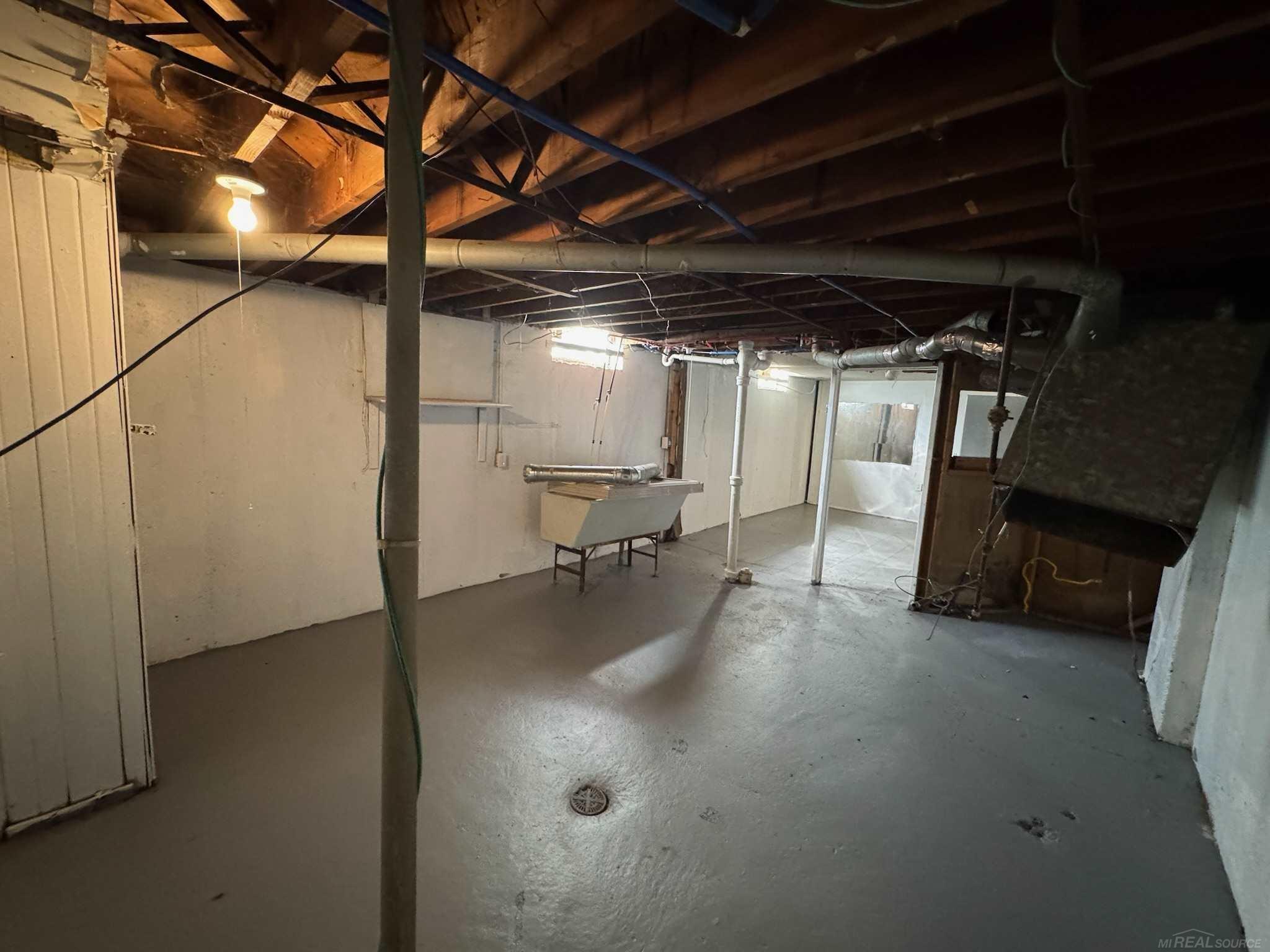 19961 Greenfield Road Detroit, MI 48235 - Photo 8 of 10