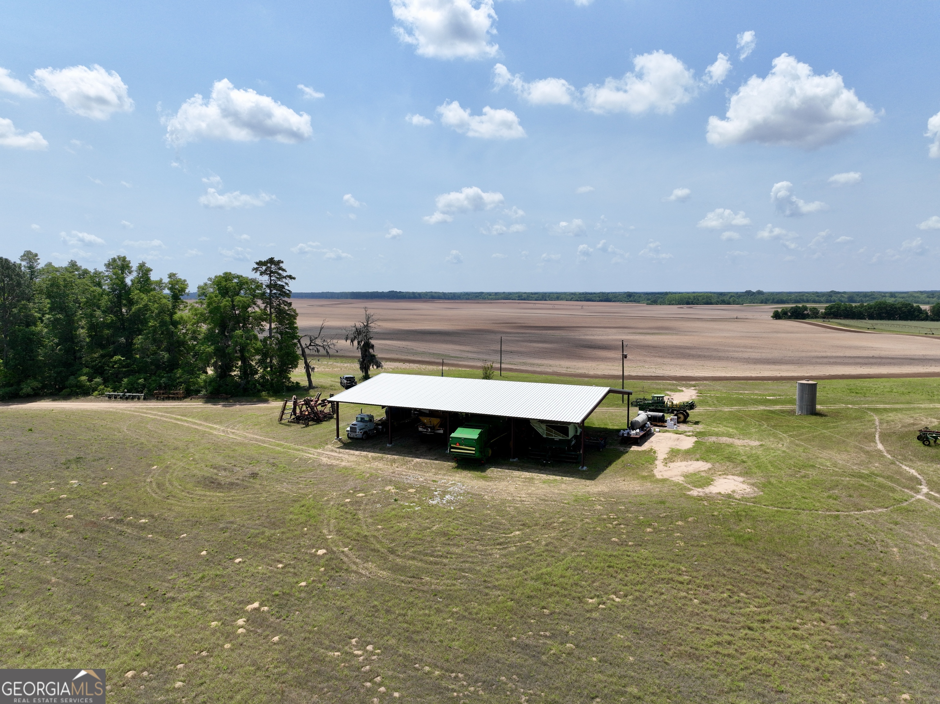 89 Griffin Road Hawkinsville, GA 31036 - Photo 24 of 48 a backyard of a house with table and chairs