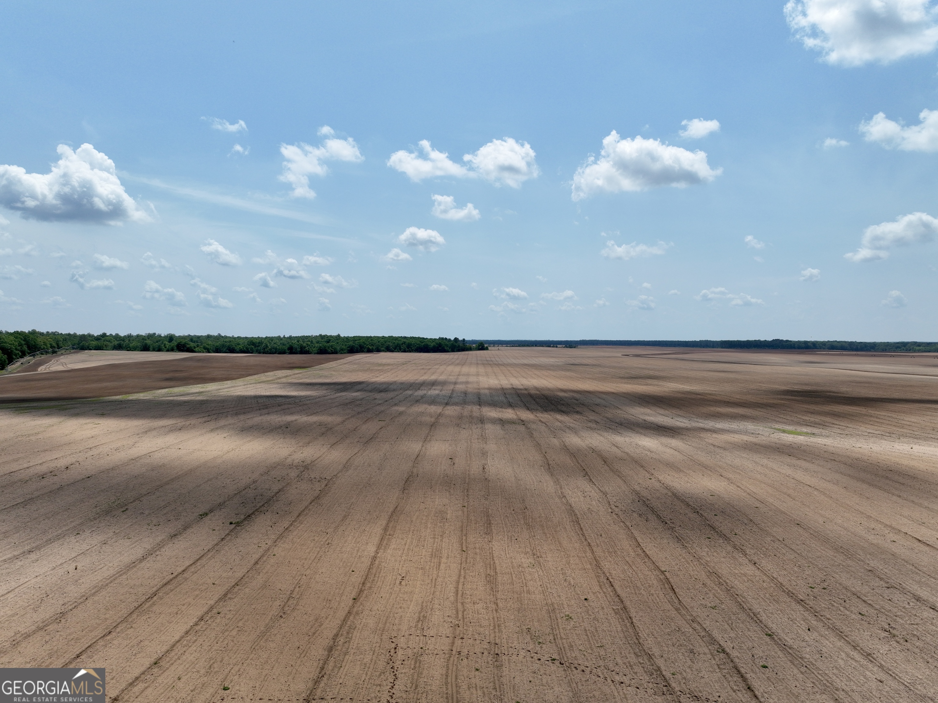 89 Griffin Road Hawkinsville, GA 31036 - Photo 29 of 48 a view of empty room with wooden floor