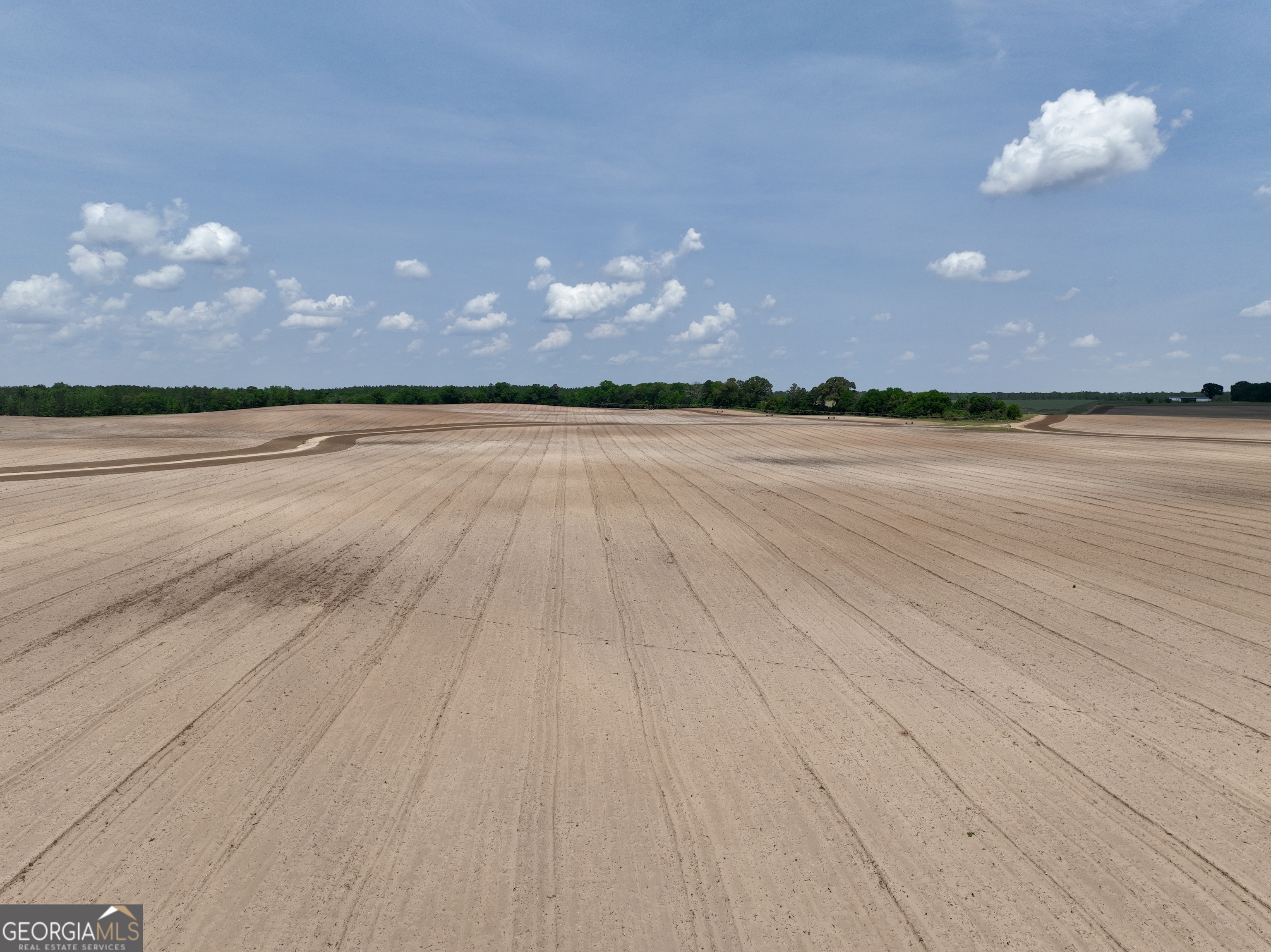 89 Griffin Road Hawkinsville, GA 31036 - Photo 35 of 48 a view of an ocean and a mountain