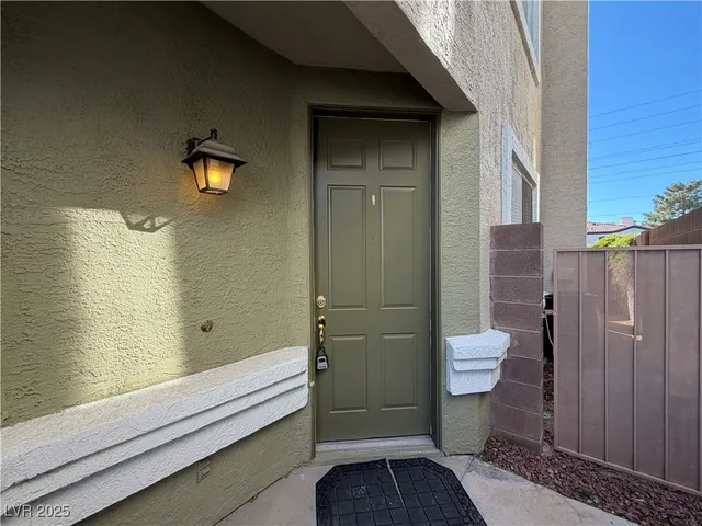 $1,900 | 9129 Hampstead Avenue, Las Vegas, NV 89145