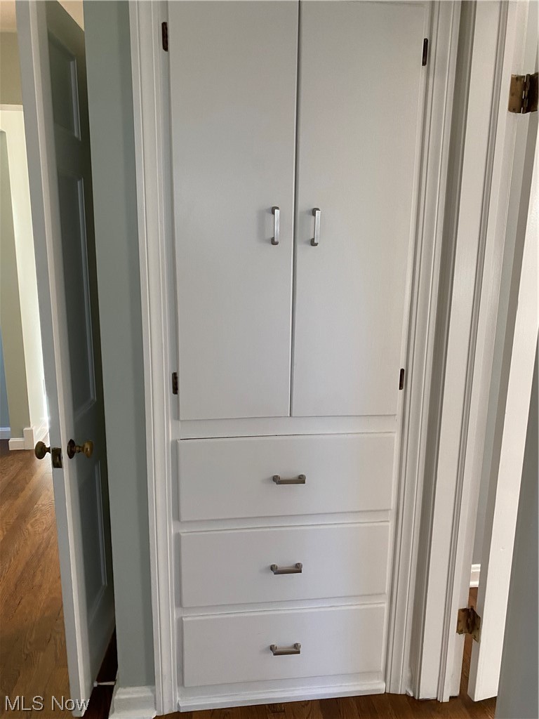 1147 Richmond Road Cleveland, OH 44124 - Photo 13 of 28 View of closet