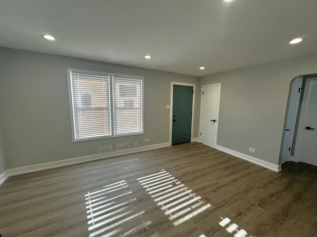 $3,000 | 7304 West 57th Street, Summit, IL 60501