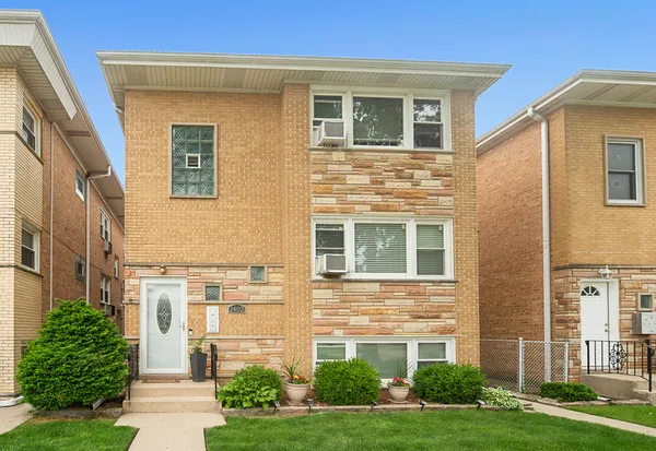 $1,700 | 2402 North 76th Court, Unit G, Elmwood Park, IL 60707