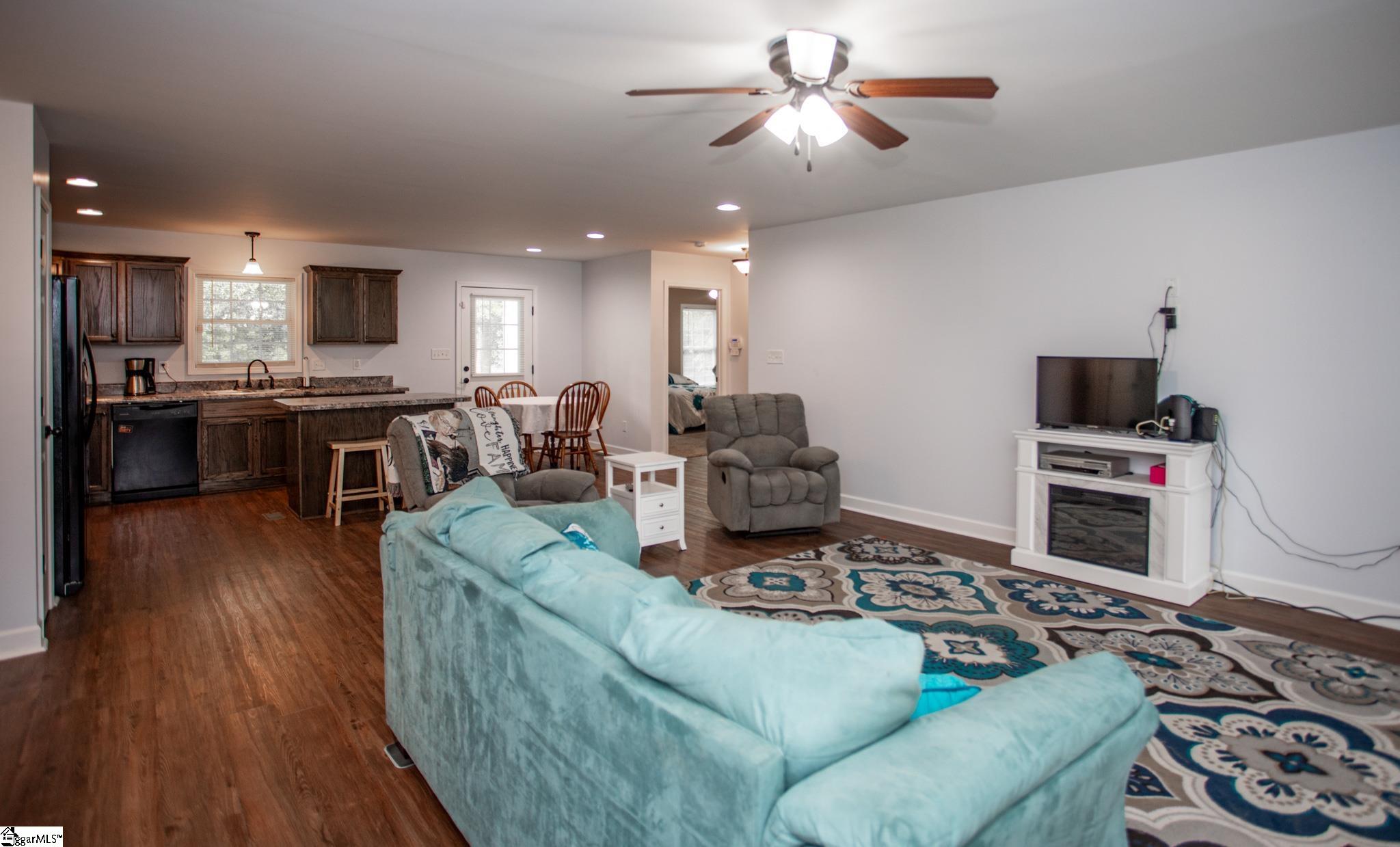 4557 Sawmill Road Gray Court, SC 29645 - Photo 5 of 36 Gallery Image 5