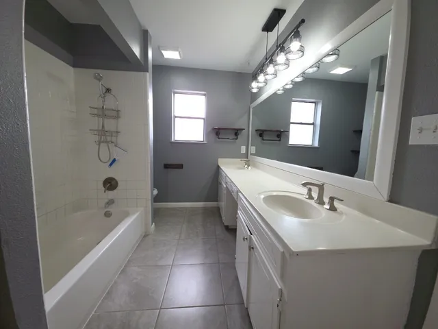 $1,950 | 306 7th Street, Pflugerville, TX 78660