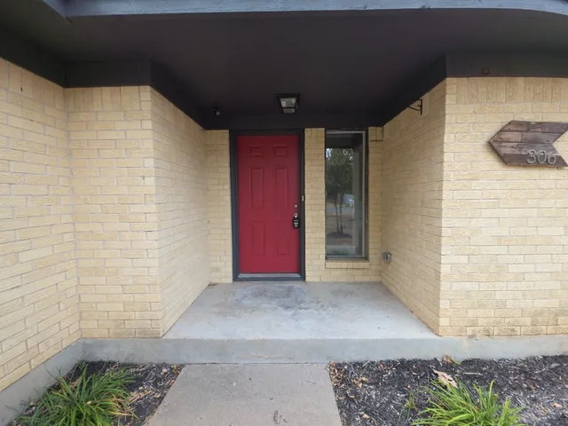 $1,950 | 306 7th Street, Pflugerville, TX 78660