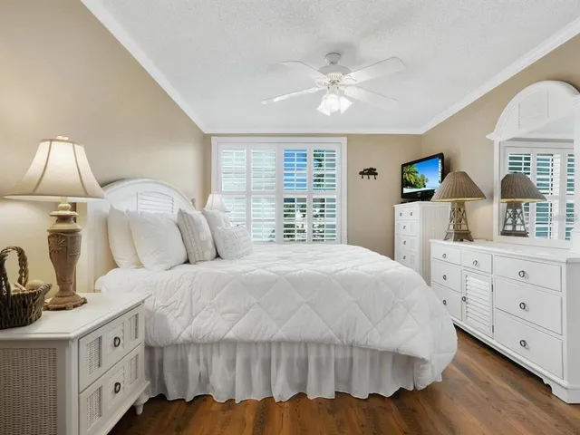 $3,200 | 600 Sutton Place, Unit 201, Longboat Key, FL 34228