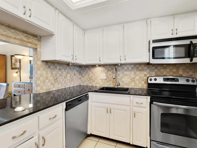 $3,200 | 600 Sutton Place, Unit 201, Longboat Key, FL 34228