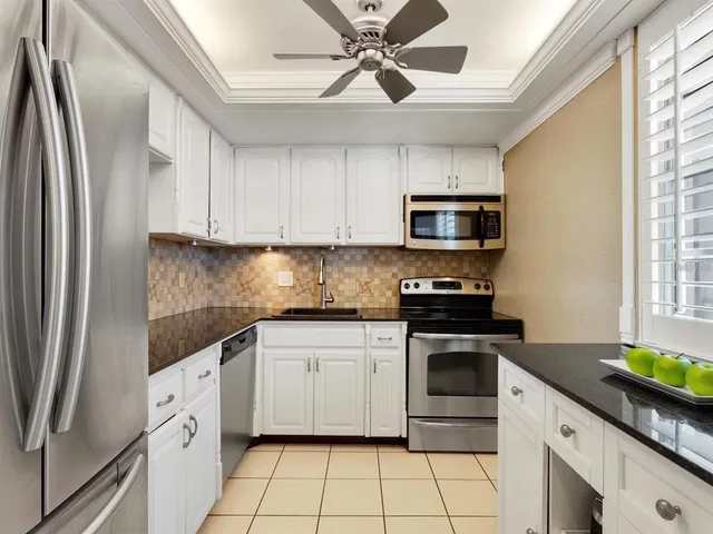 $3,200 | 600 Sutton Place, Unit 201, Longboat Key, FL 34228