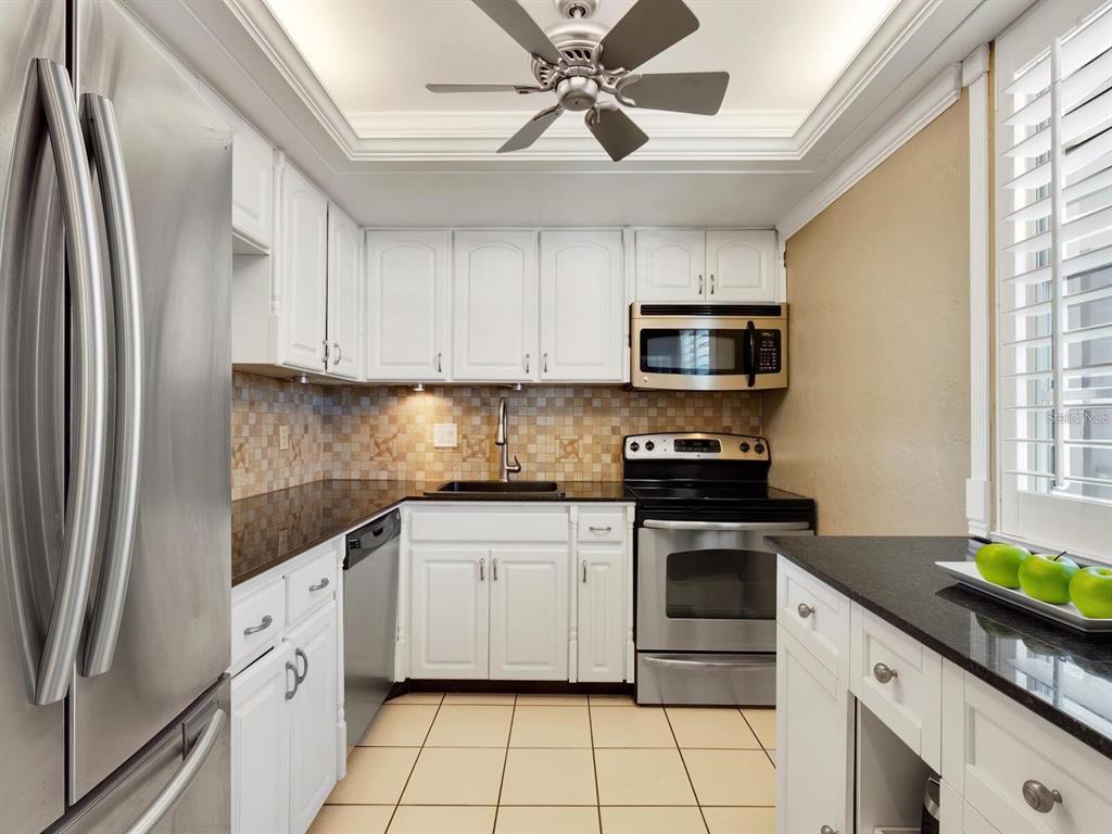 600 Sutton Place, Unit 201 Longboat Key, FL 34228 - Photo 6 of 11