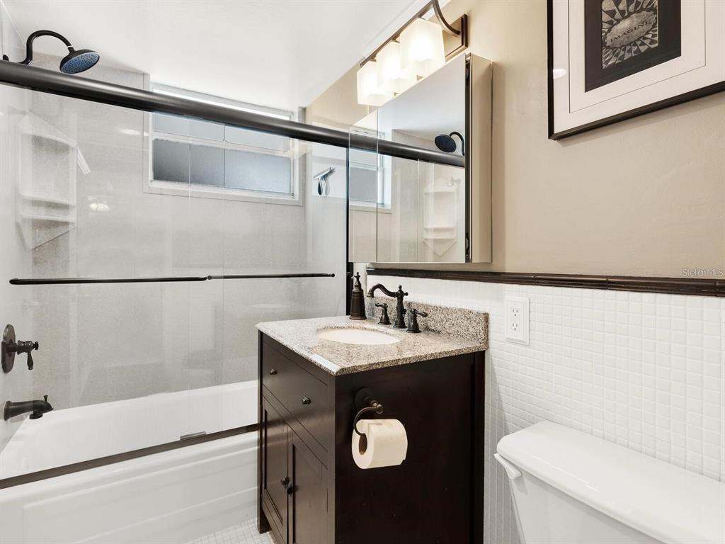 600 Sutton Place, Unit 201 Longboat Key, FL 34228 - Photo 8 of 11