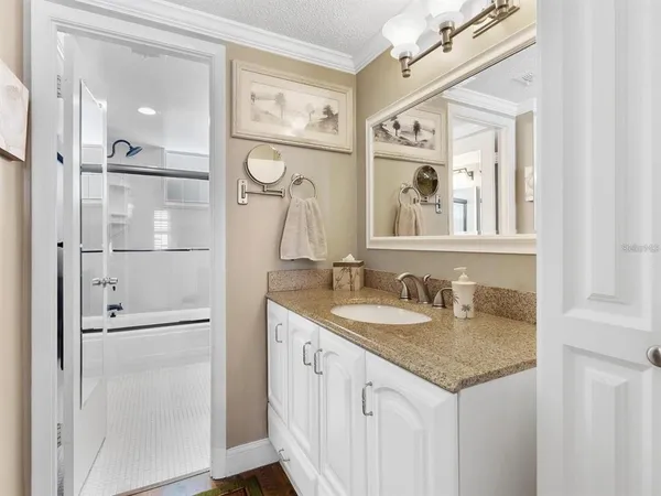 $3,200 | 600 Sutton Place, Unit 201, Longboat Key, FL 34228