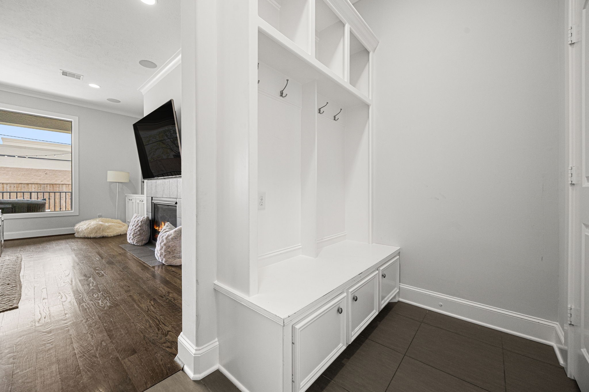 5119 Locust Street Bellaire, TX 77401 - Photo 27 of 47 Mud room off garage